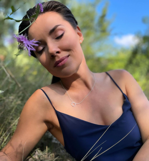 Акторка каже, що в житті була і скрута і достаток, а зараз вона разом з сім'єю проходить курси фінансової грамотності