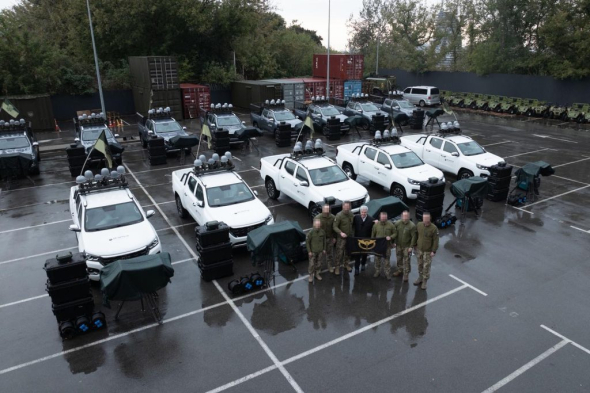 Петро Порошенко передав військовим 15 комплексів "Ай-Петрі"