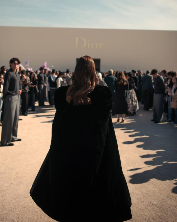 Катерина Усик відвідала показ Dior у Парижі та поділилася елегантними фото в Instagram. Її стильний образ викликав "хвилю" захоплення серед підписників