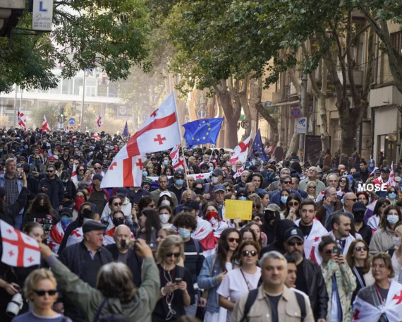 На площі Свободи в Тбілісі зібрався багатотисячний мітинг