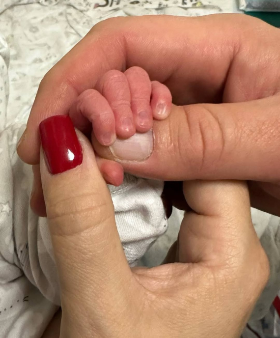 У актора-військовослужбовця Володимира Ращука народився син Ярема. Чоловік поділився фото малюка і подякував дружині. Пара виховує доньку Катерину