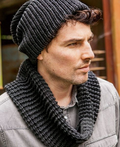 Цієї осені шапки - від об’ємних в’язаних до балаклав і кашкеток - стали ключовим елементом стильних багатошарових образів для жінок і чоловіків