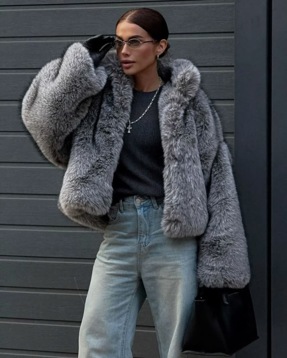 Модницы выбирают объемные, плюшевые и изящные фасоны для теплых и стильных образов