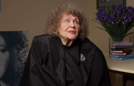 95-річна Ліна Костенко стала амбасадоркою українського бренду Gasanova, представивши ювелірну колекцію у вечірньому тренчі