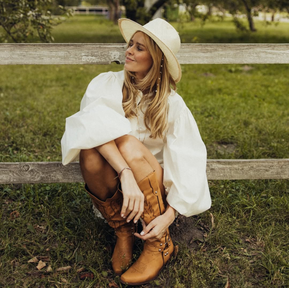 Кузнєцова позувала у ніжному образі на тлі мальовничих пейзажів