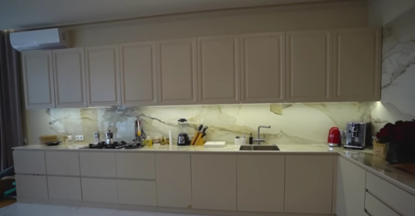 Марта Адамчук показала свою просторную квартиру под Киевом