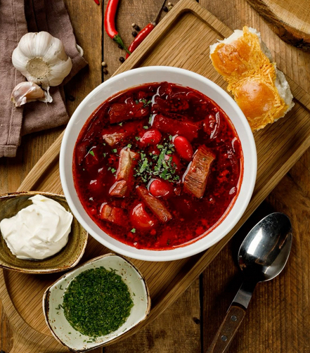 Є вісім спецій, які розкриють борщ по-новому