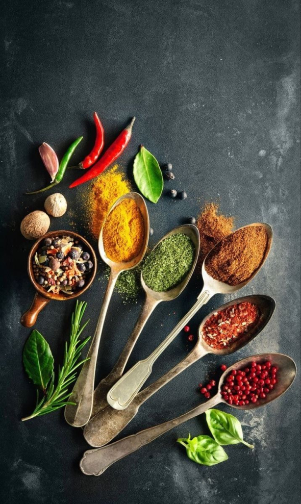 Смак стає глибшим і насиченішим: вісім спецій, які збагачують борщ