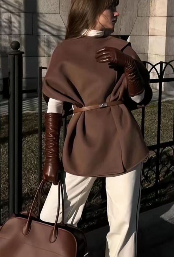 Андре Тан назвав актуальні фасони пальт цієї осені - від кейпів і пончо до оверсайз-моделей і анімалістичних принтів