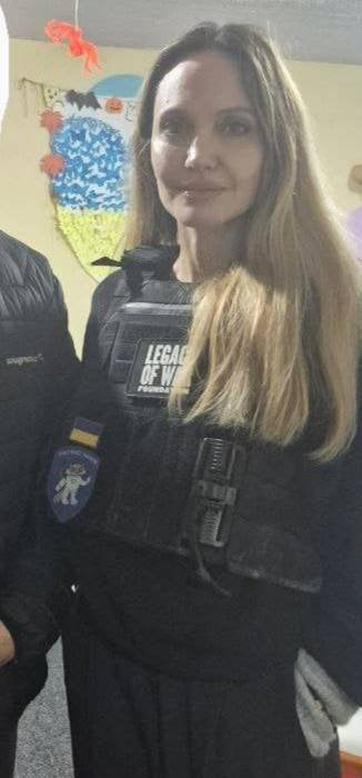 Анджеліна Джолі, ймовірно, приїхала в Херсон