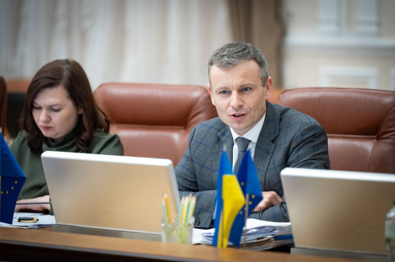 Зарплати освітян і лікарів зростуть у 2026 році