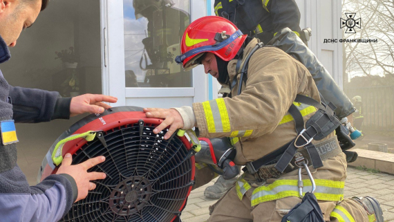 В центре Ивано-Франковска взрыв вызвал пожар в офисе