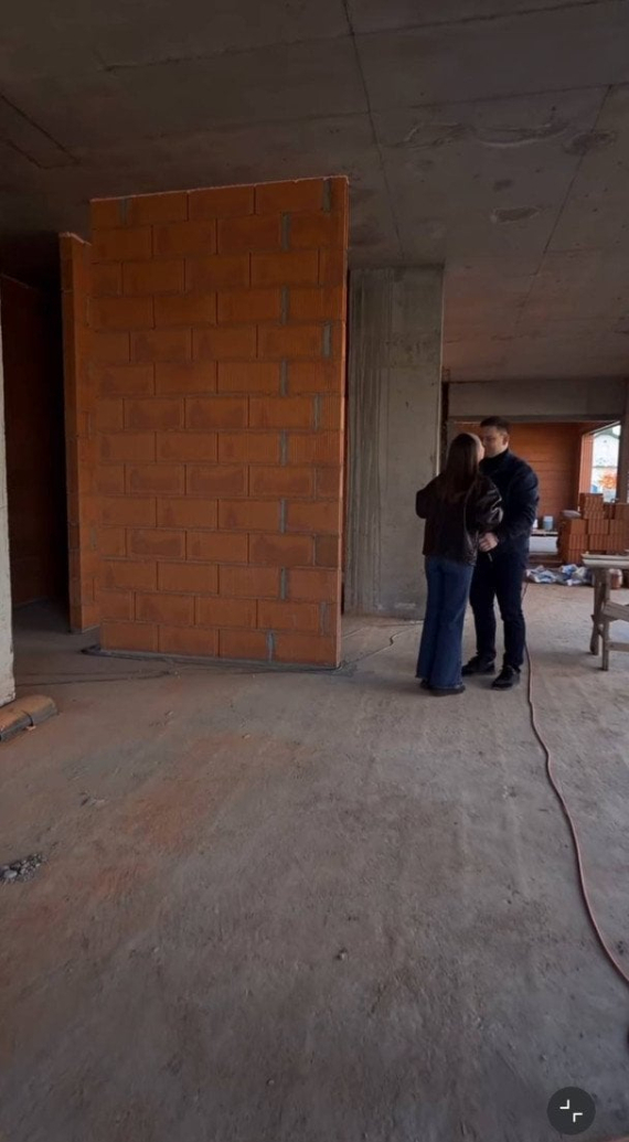 Саша Бо с мужем строят дом