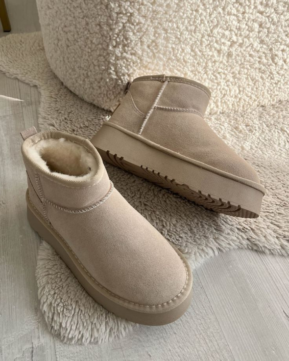 Андре Тан назвав взуття, яке більше не є актуальним - чопери, уггі, масивна підошва та анімалістичні принти