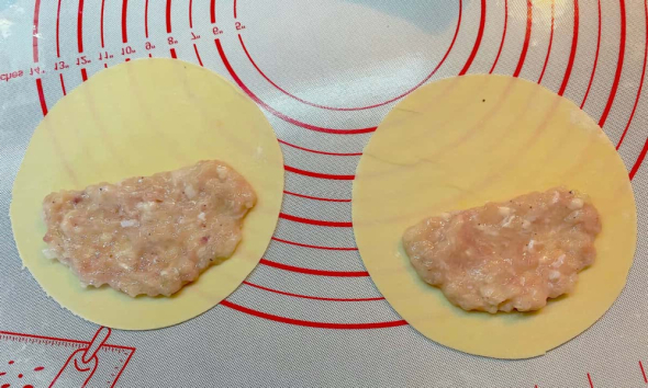 Чебуреки: рецепт приготування тонкого тіста зі скоринкою та соковитою начинкою