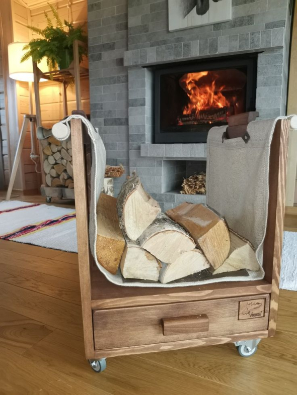 Мокрые и заплесневевшие дрова могут быть древесиной, но их нельзя сжигать. При горении они выделяют токсины и споры плесени