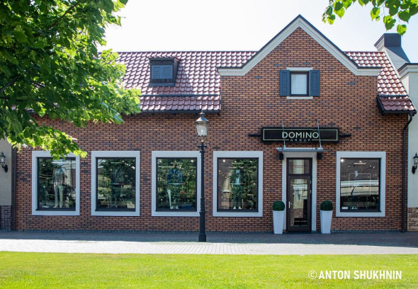 Несмотря на все трудности, DOMINO не только сохраняет стабильность, но и открывает новые магазины, выходит на международные рынки