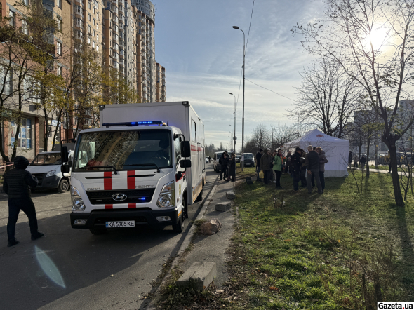 Работает мобильная бригада благотворительного фонда: психологи и соцработники консультируют жителей