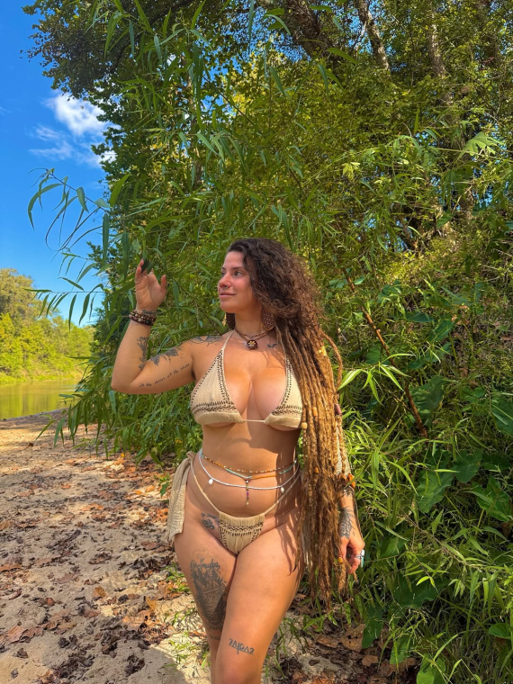 Модель OnlyFans Індіка Флавер створила екологічну ферму