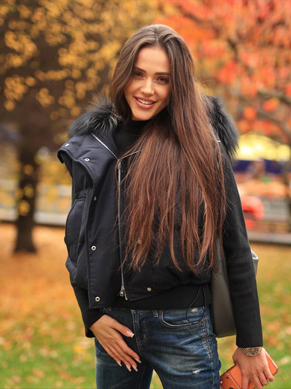 Даша Ульянова прогулялась по столичному парку 