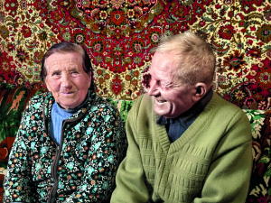 Марія Шкуренко та Джон Ратошнюк із села Великі Гуляки згадують розповіді батьків, які пережили Голодомор