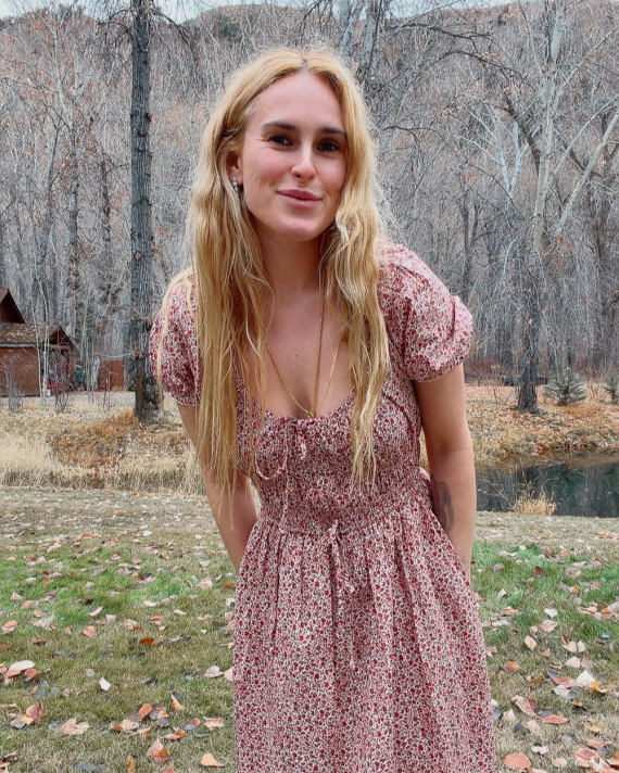 Румер Вілліс показала ніжний образ на тлі лісу й річки