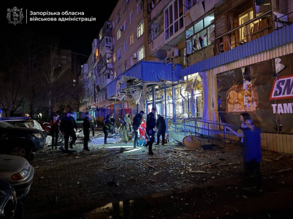 Россияне обстреляли Запорожье: есть раненые и разрушения - показали ужасающие кадры