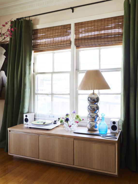 Оформление окон: дизайнеры показали самые популярные варианты штор, которые становятся трендами 2026 года