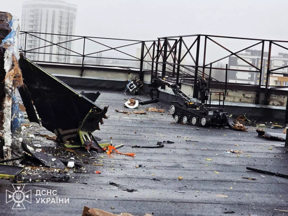 Рятувальники залучили робота для знешкодження ворожого дрона і касет