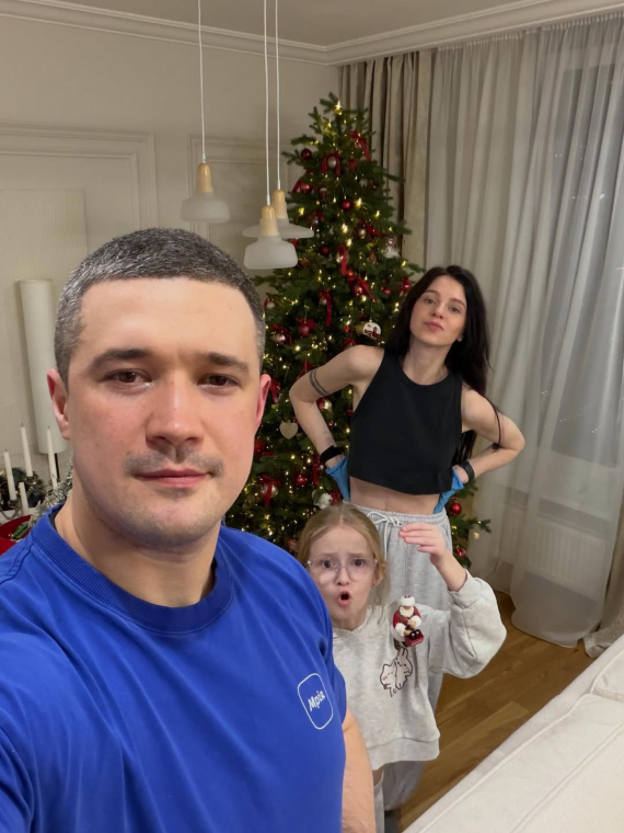 Михаил Федоров опубликовал редкие фото с женой и дочерью