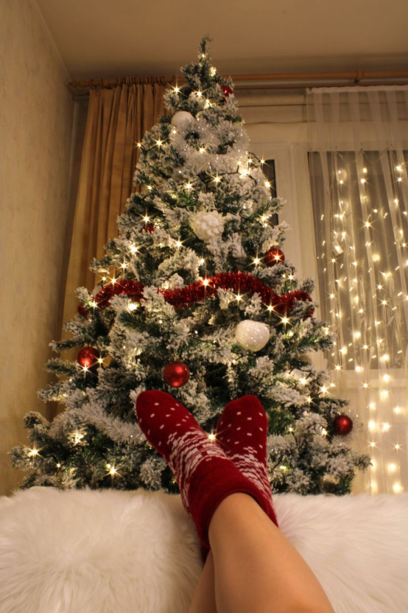 Прикрашаємо ялинку: що повісити на святкове дерево, щоб увесь наступний рік був успішним, вдалим та прибутковим