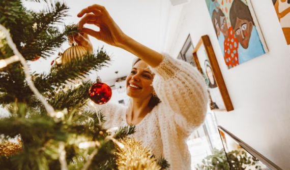 Прикрашаємо ялинку: що повісити на святкове дерево, щоб увесь наступний рік був успішним, вдалим та прибутковим