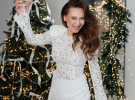 Анна Саліванчук у мереживній мінісукні влаштувала емоційну зйому біля ялинки