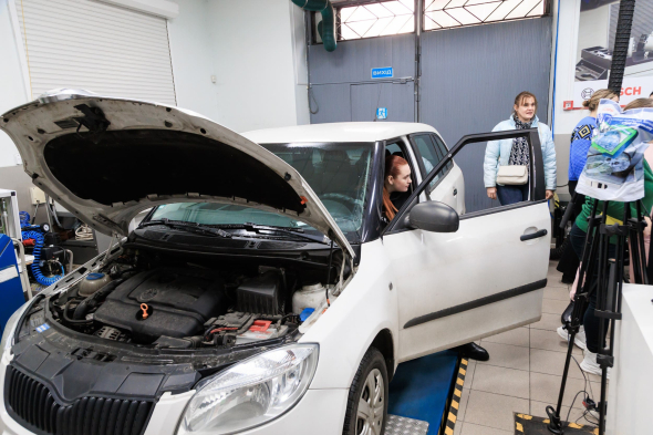 Нові можливості: Ініціатива сприяє інклюзії та надає жінкам нові кар'єрні шанси в технічній сфері автоіндустрії