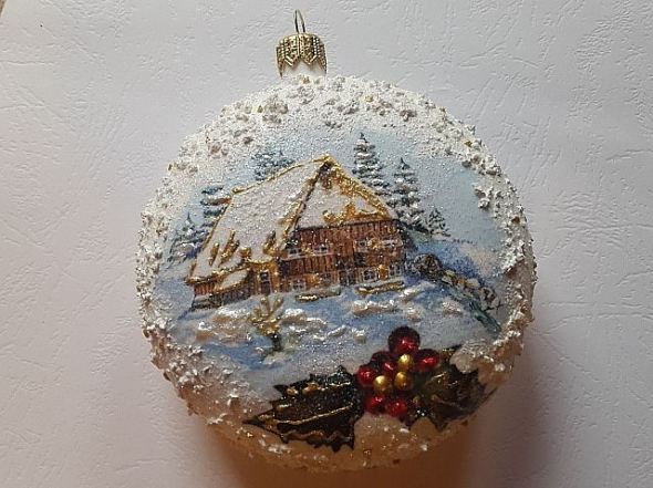 Друге життя старих ялинкових прикрас: прості ідеї, як їх оновити