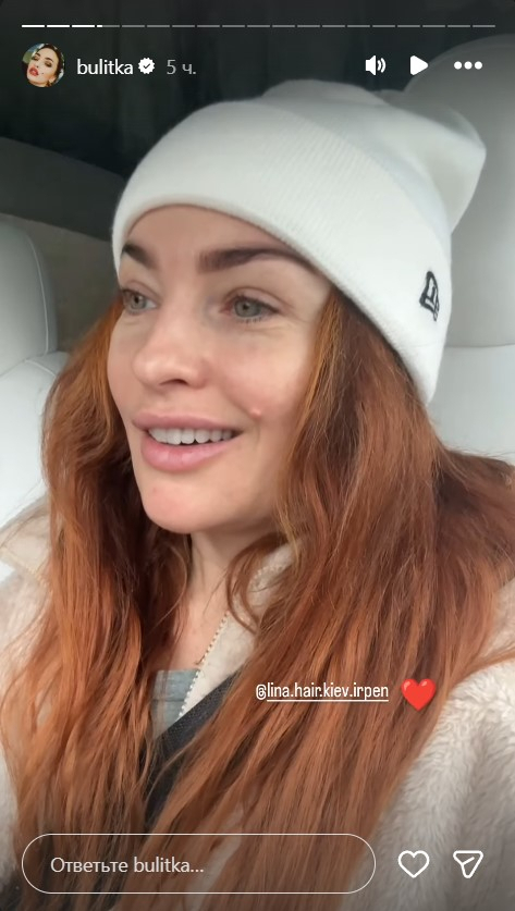 Виктория Булитко показала себя без наращенных волос и призналась, что после короткой стрижки в 2023 году решила постепенно отращивать длину 
