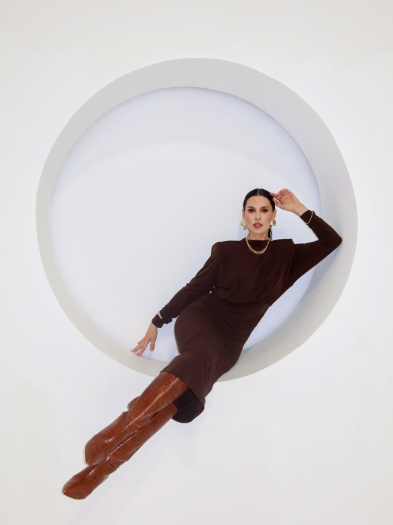 Маша Єфросініна показала трендовий образ у незвичній студійній зйомці