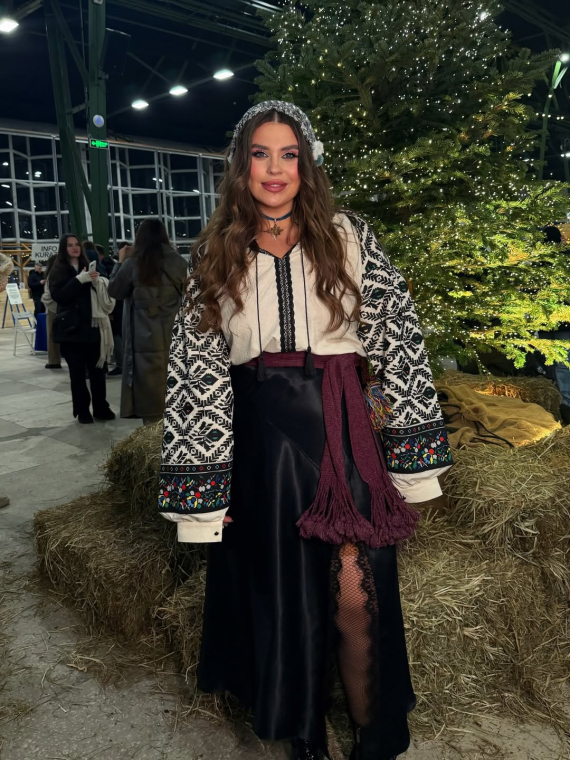 Олександра Заріцька показала різдвяну атмосферу столичної вечірки