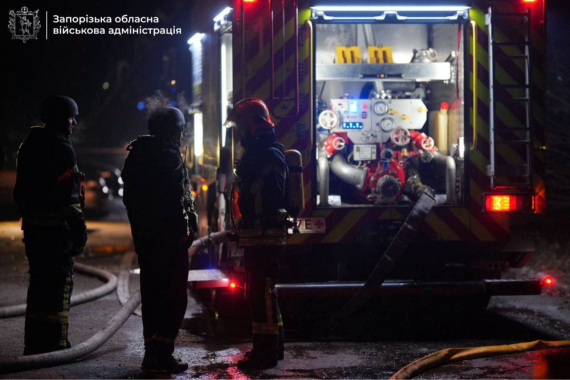 Российская атака повредила девятиэтажку в Запорожье