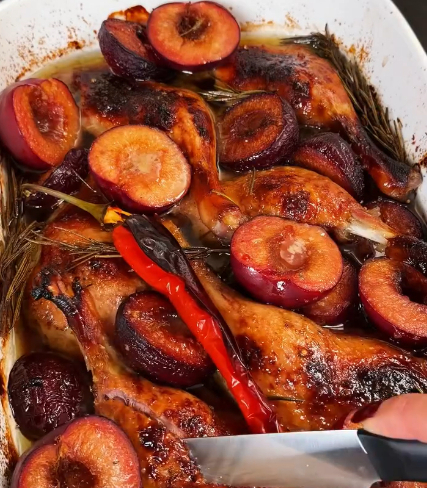 Утиные ножки со сливами в пиве: рецепт