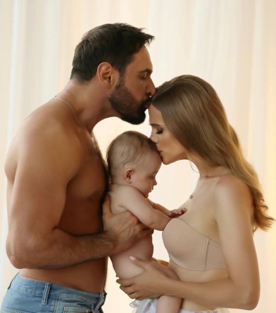 Виталий Козловский с семьей