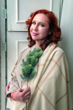 Наталія ДЕЛІЄВА 58 років, волонтерка, продюсерка Народилася 11 грудня 1967-го в Новій Каховці на Херсонщині. Закінчила Дніпропетровський державний університет за спеціальністю ”Математик, викладач математики”. Здобула ступінь магістра в Одеському регіональному інституті державного управління при президентові України. Закінчила Інститут політичної освіти у проєкті ”Посилення місцевої демократії”, програма ”Основи місцевого самоврядування” (2019), та Національну академію керівних кадрів культури і мистецтва за спеціальністю ”Менеджмент соціокультурної діяльності” (2023). Проходила стажування в рамках програм USAID (2010, США), CEASC (2017), а також у Європарламенті (2018). Працювала музичним керівником дитячого садка в Новій Каховці, згодом викладачем української мови Одеського центру ”Мозаїка” та викладачем математики Новокаховської школи-інтернату №1. Була редактором одеської газети ”Робота та відпочинок”. Очолювала ТОВ ”Комік-трупа ”Маски”. Від 2013 року – голова благодійної організації ”Перший благодійний театральний фонд”, який  із ­2016-го щорічно організовує одеський фестиваль ”Руде місто”. Разом із командою фонду створила інноваційний проєкт ”Імерсивний світ Тараса Шевченка”. 2022 року зробили ще одну імерсивну виставку ”Україна – земля хоробрих”, прем’єра якої відбулась у канадських містах Торонто та Вінніпезі. Очолює громадську організацію ”Асоціація жінок України ”Дія”. Стала головою Одеської обласної територіальної організації політичної партії ”Голос”, від якої балотувалася на посаду мера Одеси. Кавалер ордена княгині Ольги III ступеня (2024). Заміжня. Чоловік Лев Делієв – звукорежисер. Мають доньку. Захоплюється творчістю Лесі Українки, Тараса Шевченка, Марка Кропивницького. Улюблена страва – борщ. Живе в Одесі