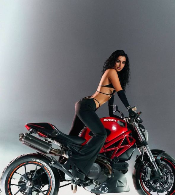 Анна Тринчер 