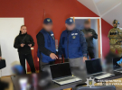 Правоохоронці трьох країн ліквідували шахрайські кол-центри, які масово вербували людей у наркобізнес.