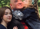Євген Кошовий з доньками