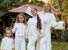 Лілія Ребрик з доньками