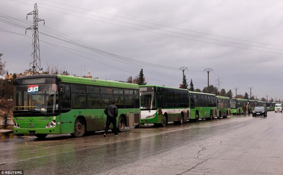 Автобуси чекають на початок евакуації