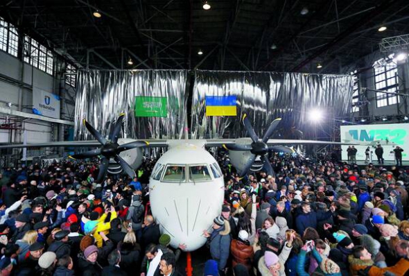 Презентація на столичному авіаційному заводі Антонова нового українського вантажного літака Ан-132D. Це перший український літак без російських деталей. Його зробили за півтора року