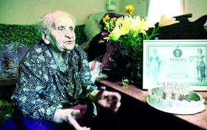 Христина Нагорна — найстаріша жінка в Україні. Її доглядають соціальні працівники, бо до онука в Москву переїжджати відмовляється