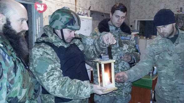 Вифлиемский огонь будет согревать наших бойцов на передовой